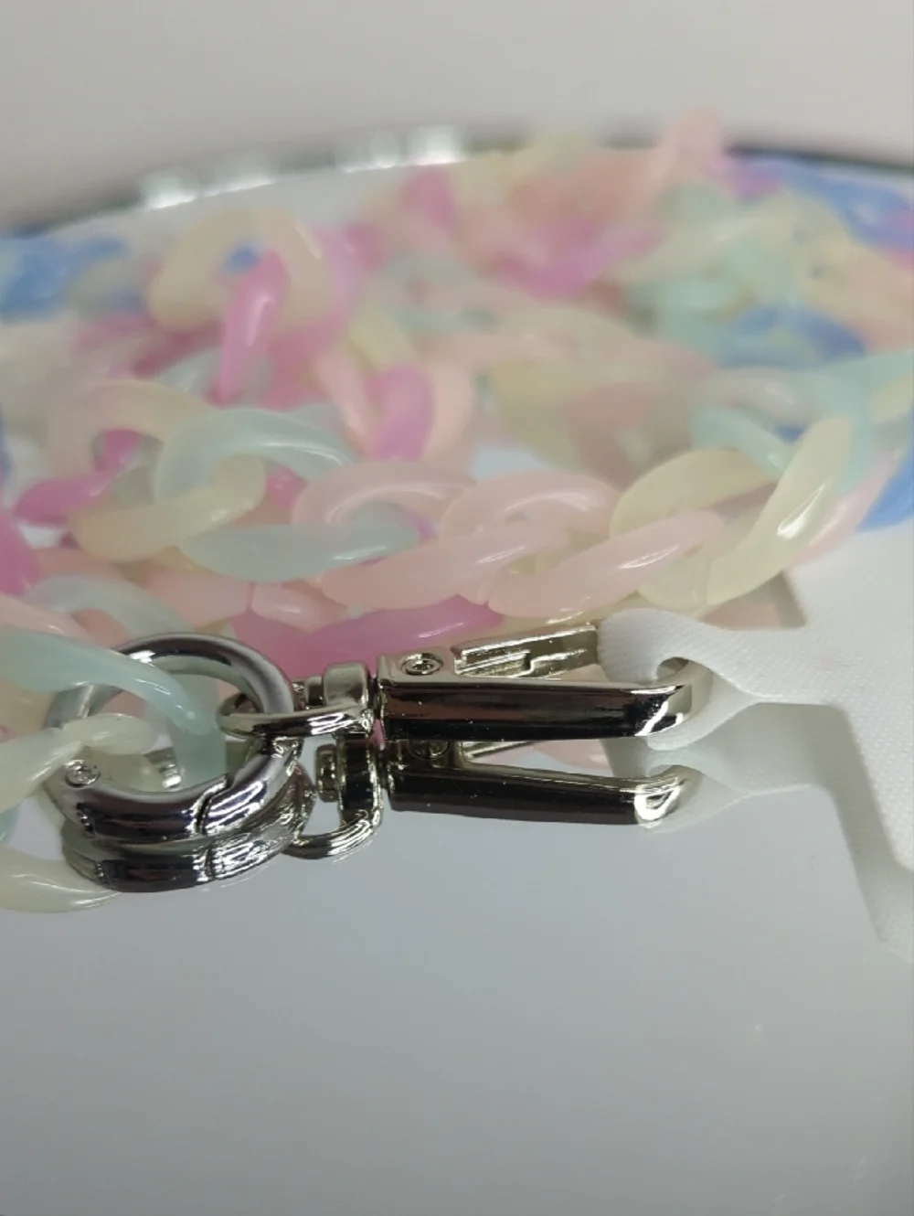🌈Multi Color Phone Crossbody Chain - Picture 4 of 4